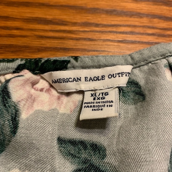 Women’s American Eagle cross cross tank top - Picture 2 of 4